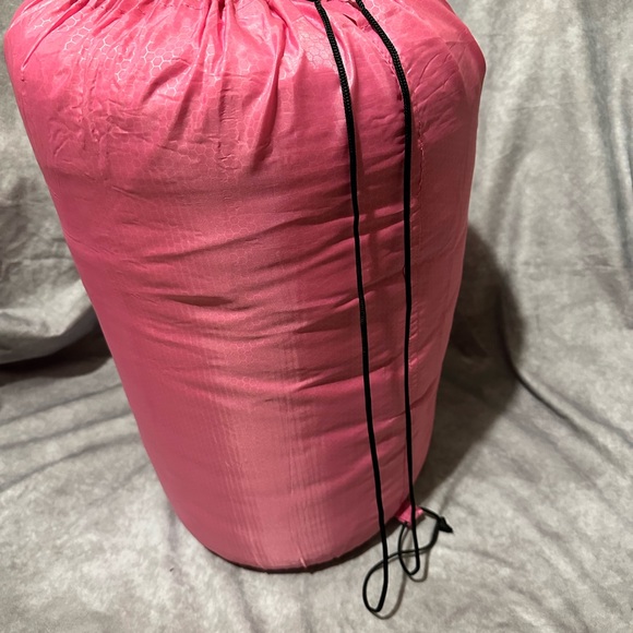Oaskys Pink Sleeping Bag with Carry Bag - Picture 5 of 5